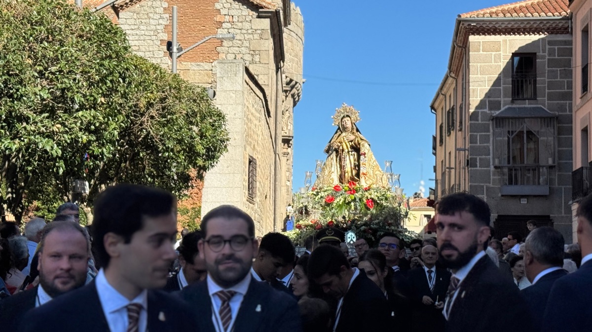 La Santa procesi&oacute;n a por &Aacute;vila
