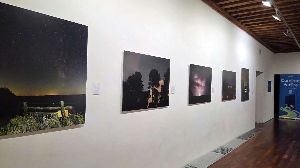Exposici&oacute;n 'Tu mirada forma parte del camino' en el palacio de los Serranoi.
