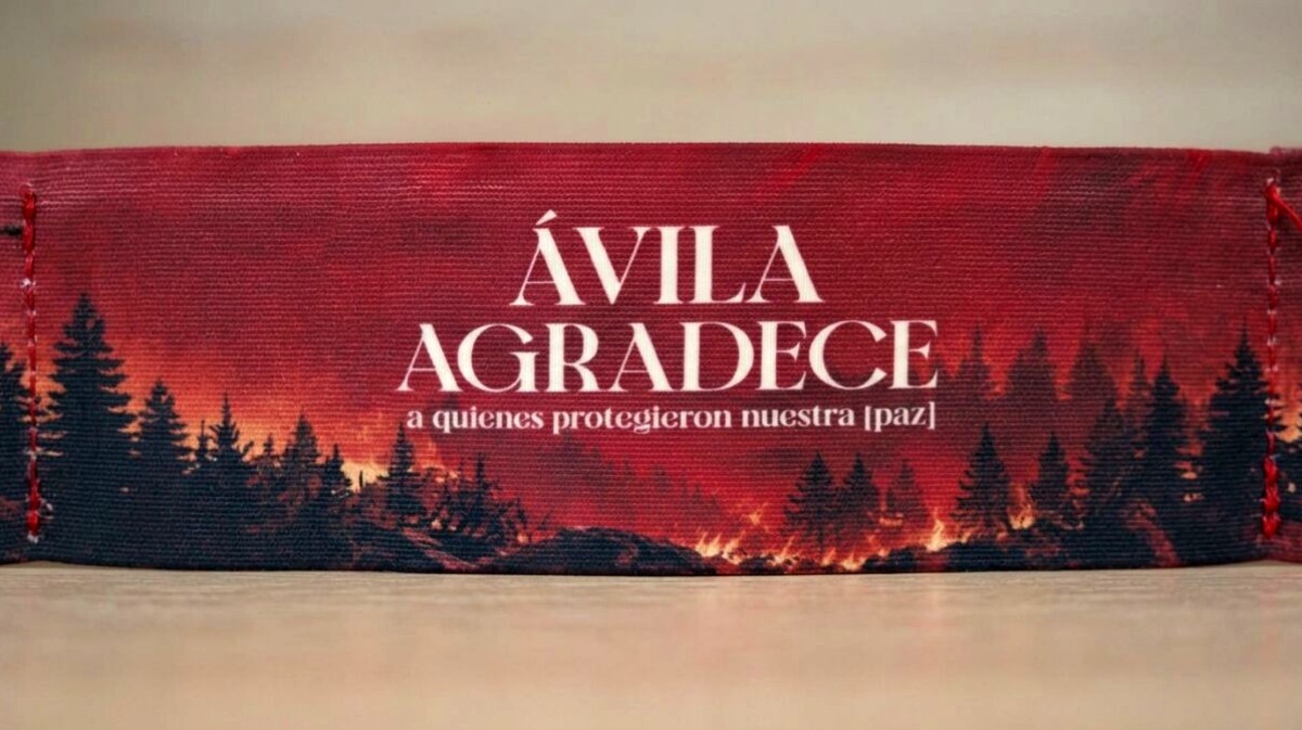 Brazacelete del Real &Aacute;vila para agradecer el trabajo durante los incendios.