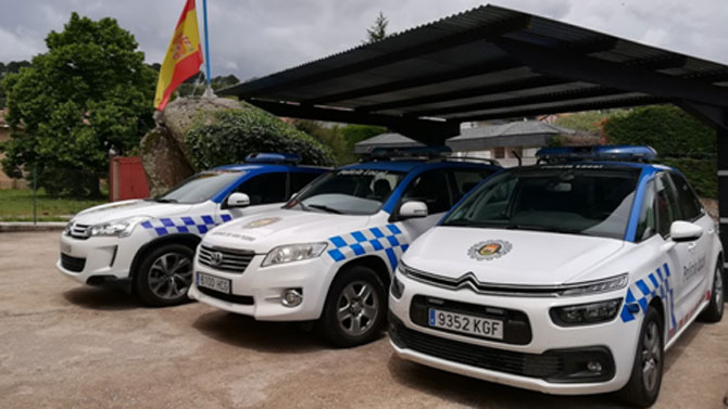 Veh&iacute;culos de la Polic&iacute;a Local de Arenas.