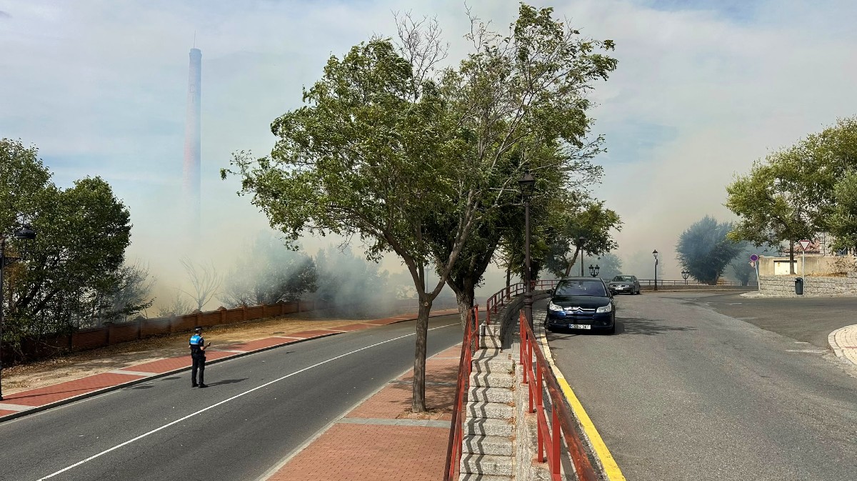 Incendio en la antigua f&aacute;brica de la luz, el mi&eacute;rcoles.