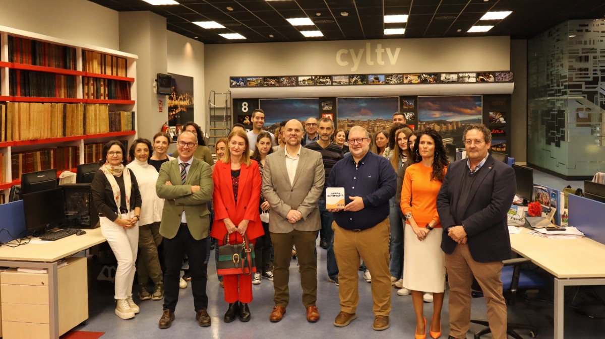 CEOE &Aacute;vila distingue a Diario de &Aacute;vila con su primer premio a empresa centenaria.