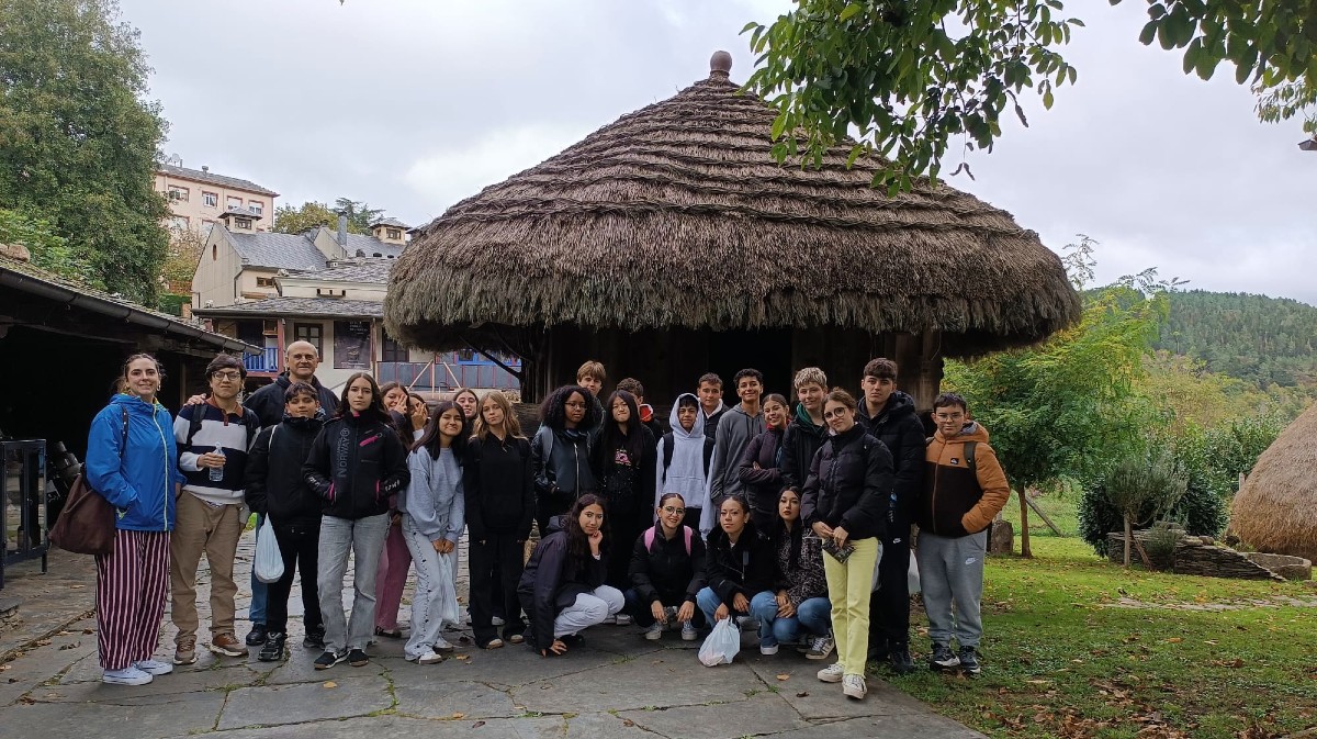 Alumnos abulense en Santa Eulalia de Oscos (Asturias).