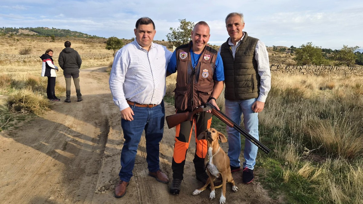 El director del Itacyl, David Gonz&aacute;lez Huerta, en la Copa de &Aacute;vila San Huberto de caza en Mengamu&ntilde;oz.