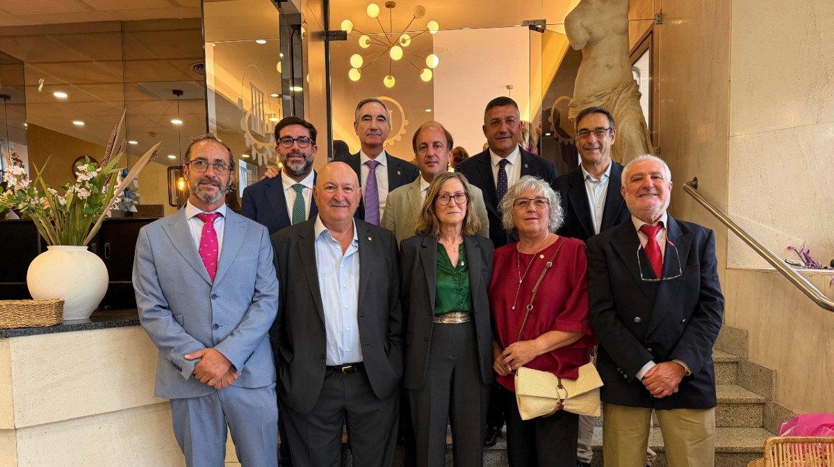 FOTOS | El consejero de Agricultura se propone reforzar el papel de los veterinarios