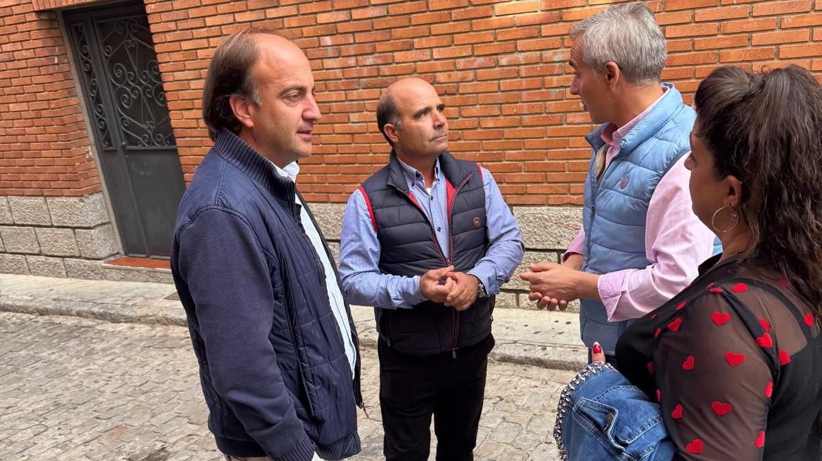 El consejero de Agricultura en la Feria del Pi&ntilde;&oacute;n de El Hoyo de Pinares.
