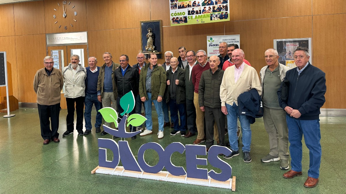 Antiguos alumnos del Diocesano regresan al colegio 60 años después de terminar sus estudios