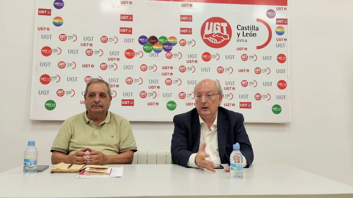 Isaac Mu&ntilde;oz Quir&oacute;s y Enrique Cabero en los Deayunos de la Uni&oacute;n  de Jubilados de UGT.