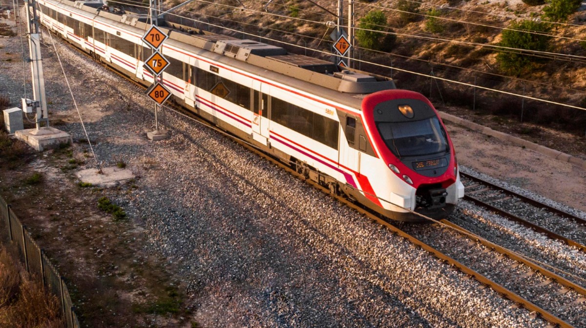 Imagen de archivo de un tren circulando.