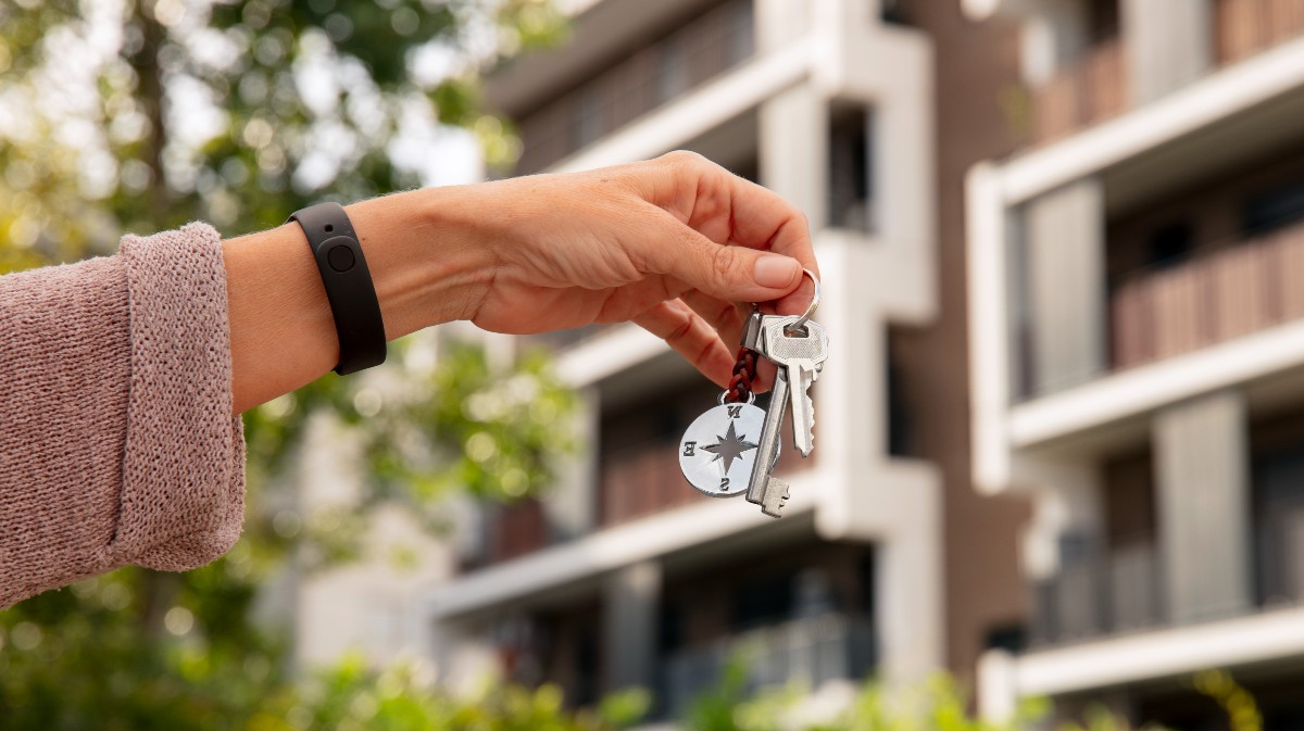 Im&aacute;genes de unas llaves ante una vivienda.