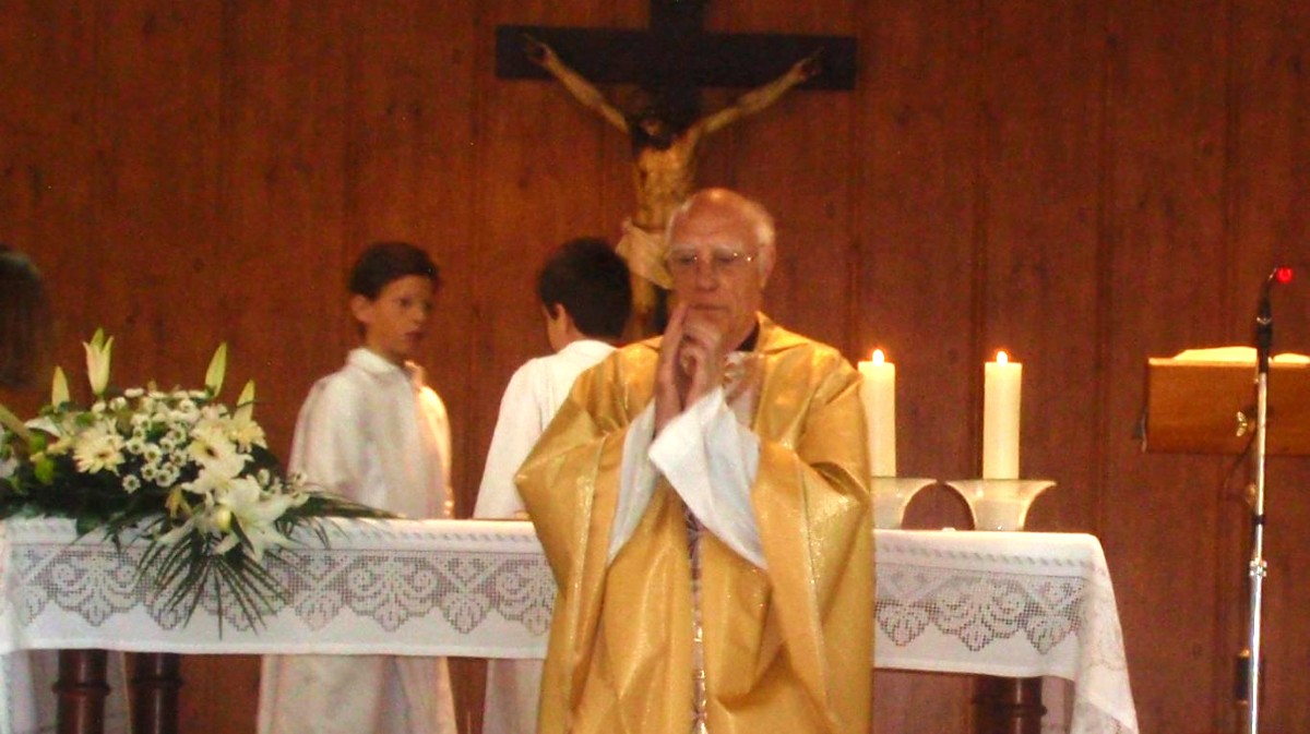 El sacerdote &Aacute;ngel Vadillo.