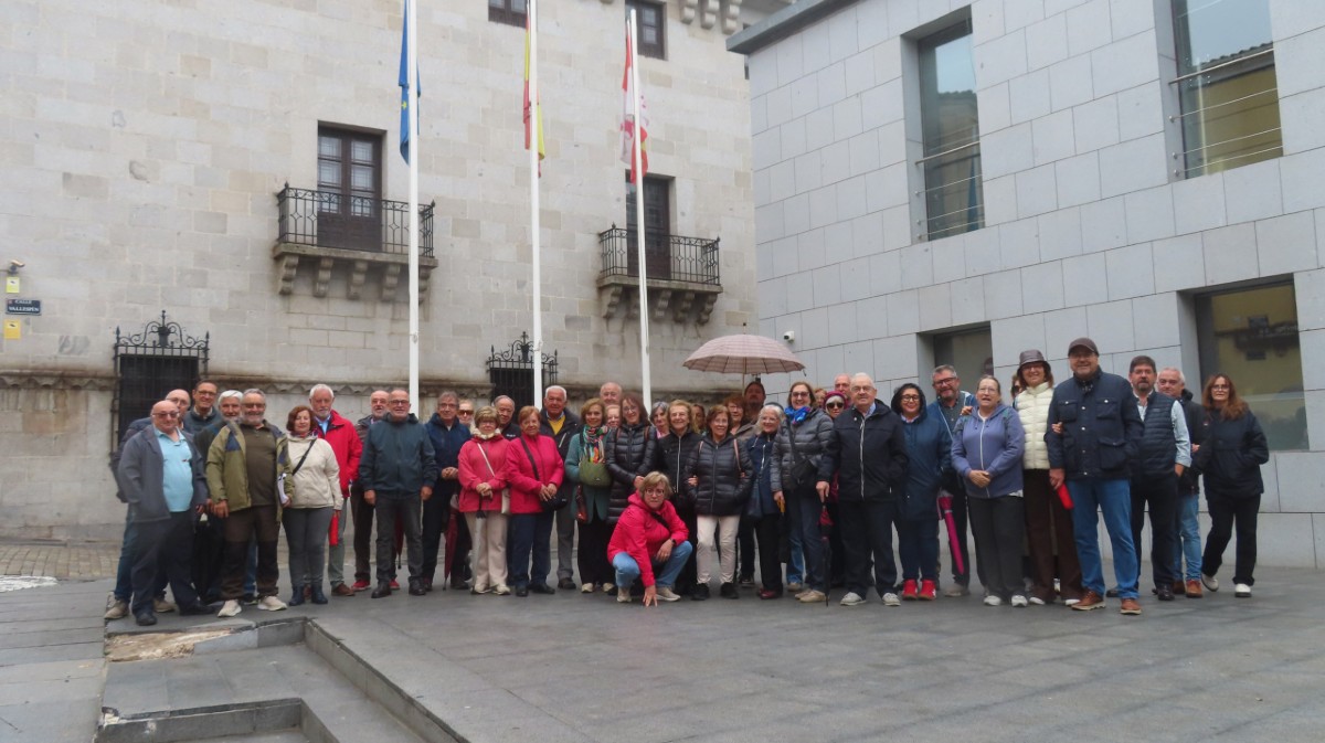 Visita al centro de &Aacute;vila por los pensionistas de CCOO.