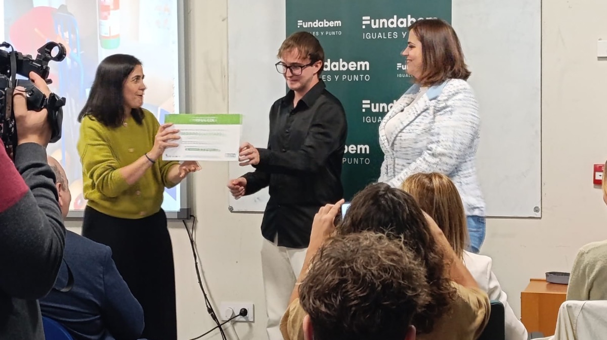 Entrega del premio a Fundabem