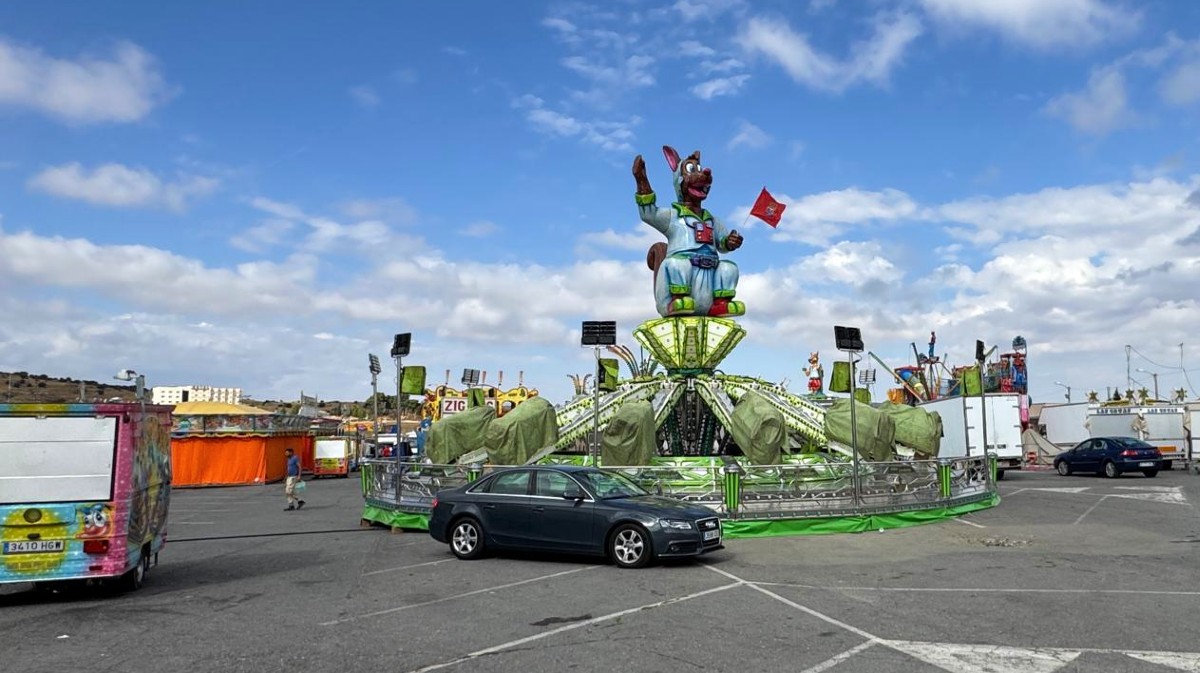 Preparativos para su apertura en eln recinto ferial, el viernes por la ma&ntilde;ana.