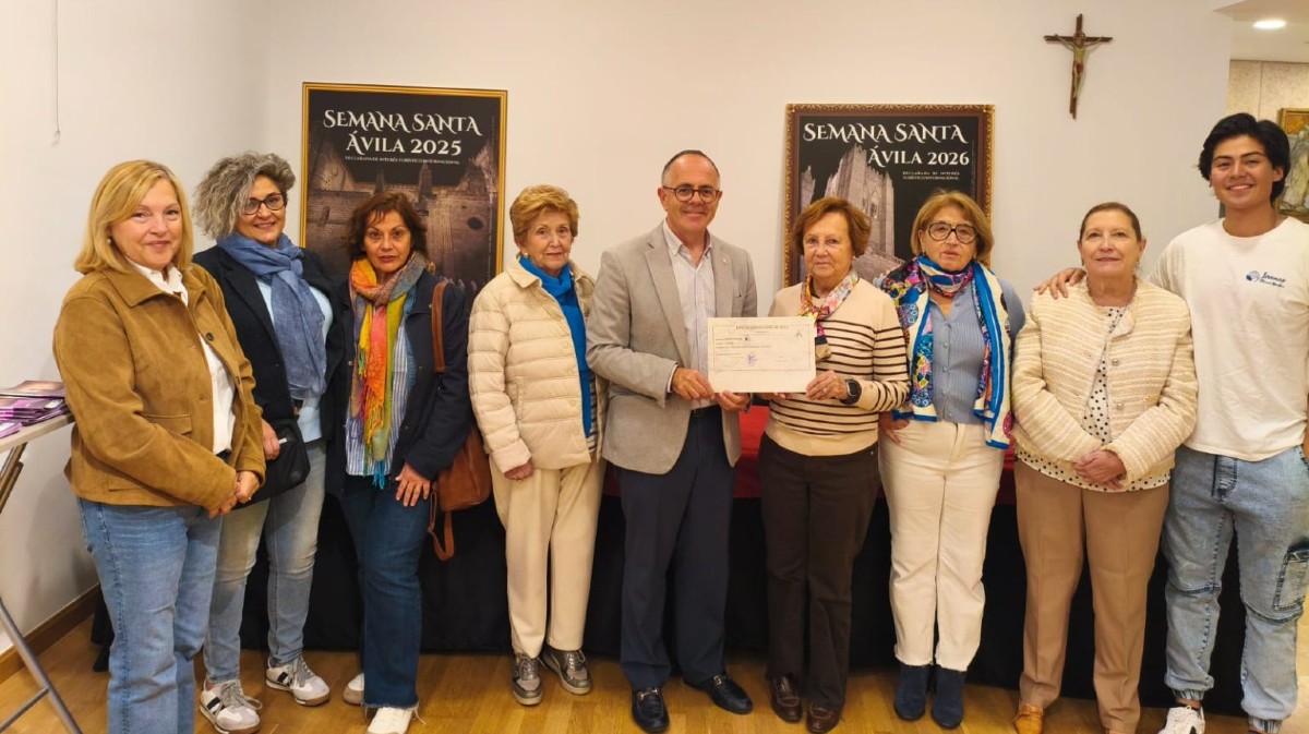 Entrega a Manos Unidas la recaudaci&oacute;n del 'Bocata solidario'.