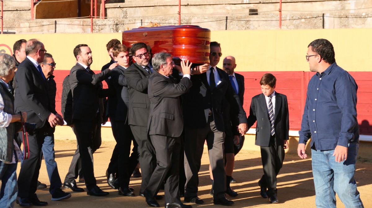 Despedida a Andr&eacute;s Hernando en la plaza de toros de &Aacute;vila.