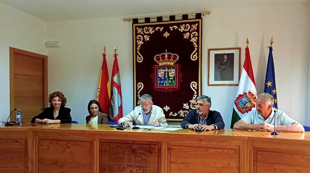 Fiesta de la Mancomunidad del Valle Ambl&eacute;s en Pedro Bernardo.
