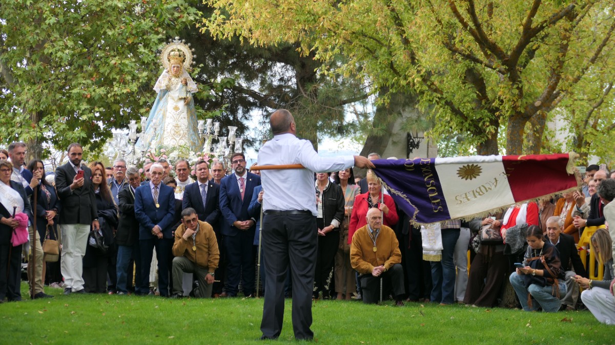 Baile de la bandera ante la Virgen de Sonsoles.