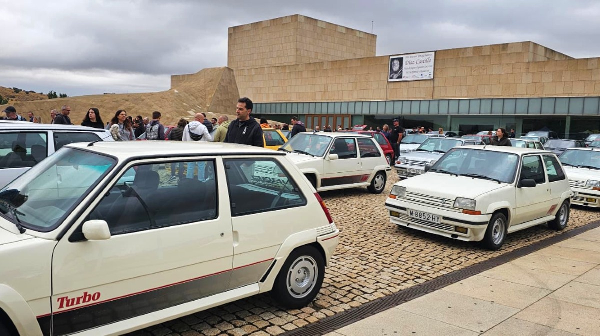 Concentraci&oacute;n Renault 5 GT Turbo &lsquo;Ciudad de &Aacute;vila&rsquo;.