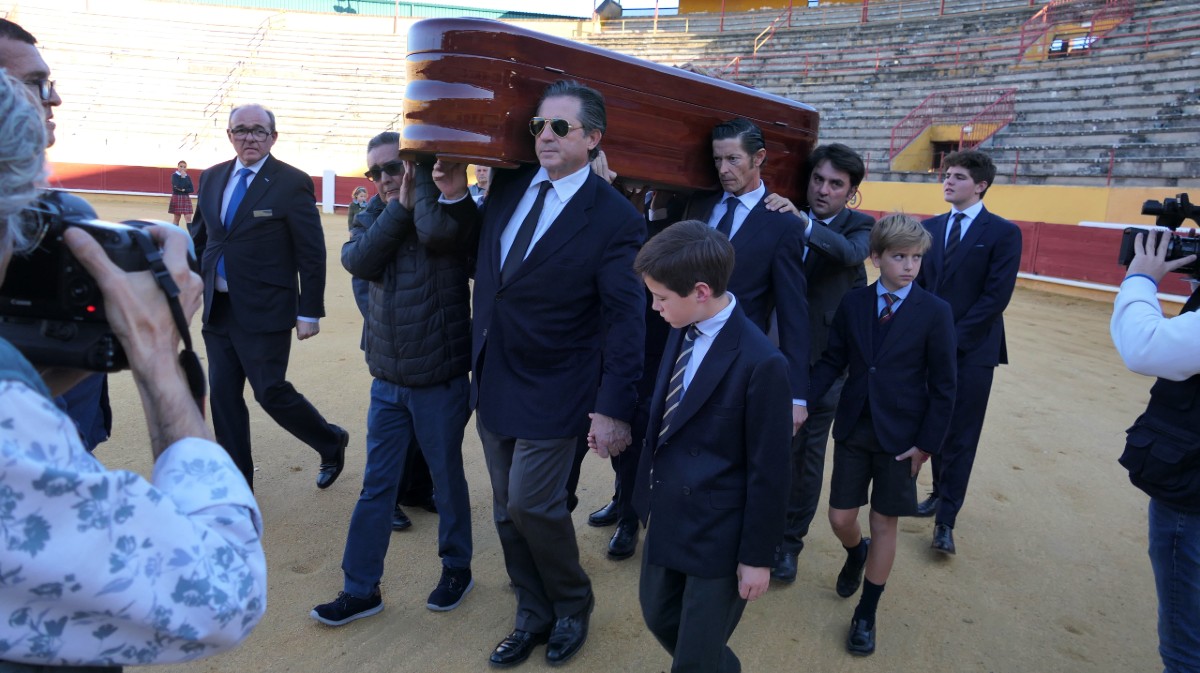Despedida a Andr&eacute;s Hernando en la plaza de toros de &Aacute;vila.