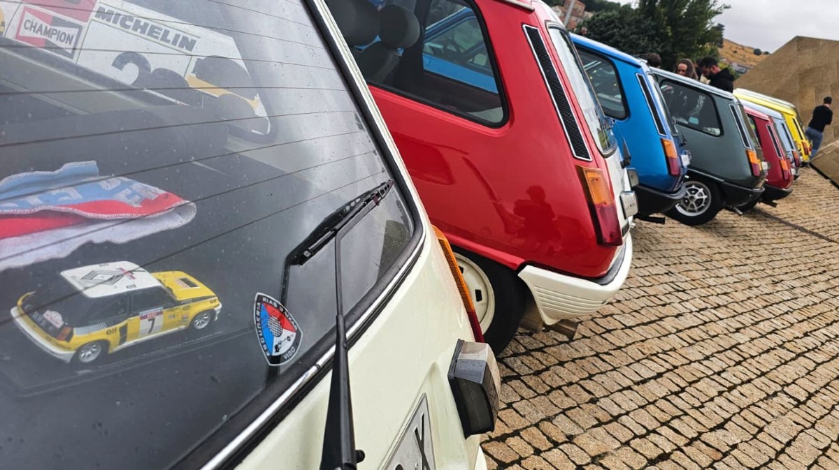 Concentraci&oacute;n Renault 5 GT Turbo &lsquo;Ciudad de &Aacute;vila&rsquo;.