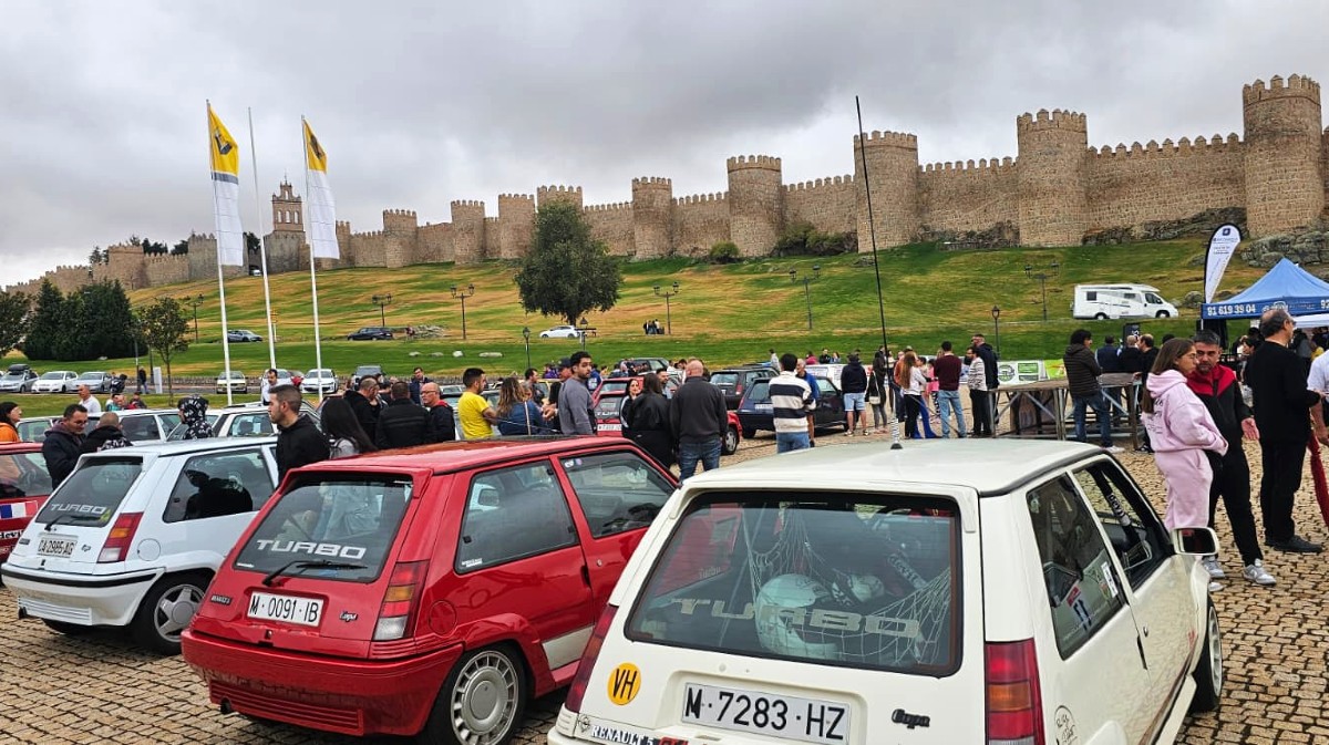 Concentraci&oacute;n Renault 5 GT Turbo &lsquo;Ciudad de &Aacute;vila&rsquo;.