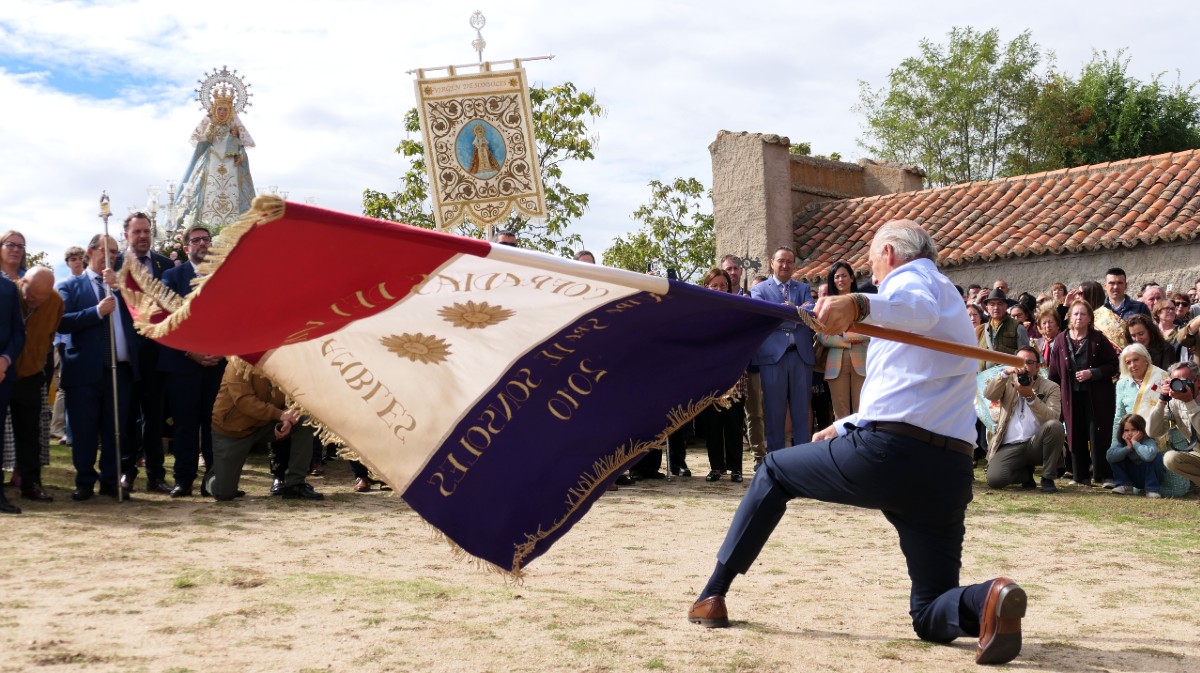Baile de la bandera ante la Virgen de Sonsoles.