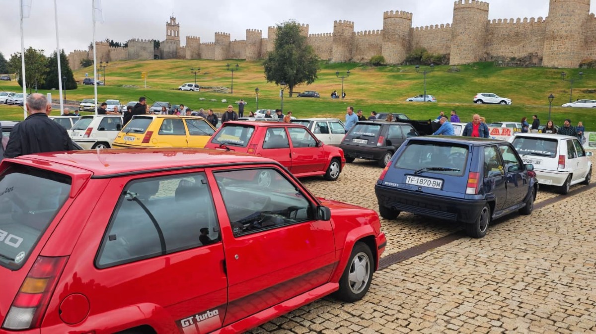 Concentraci&oacute;n Renault 5 GT Turbo &lsquo;Ciudad de &Aacute;vila&rsquo;.