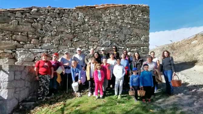 Plantación de bellotas en Navalosa.