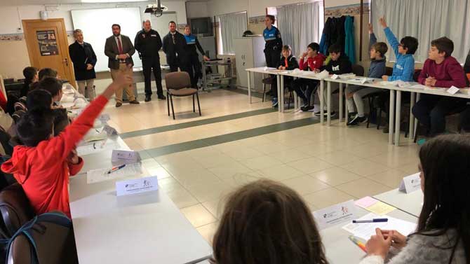 El alcalde de Ávila en su visita al Parque de Tráfico.