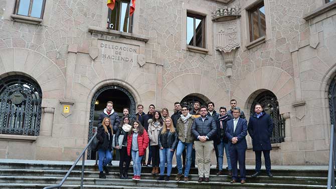 Alumnos de la UCAV en la Agencia Tributaria.