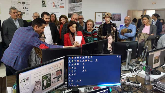 Luis Tudanca con Margarita Robles en la Escuela Politécnica.