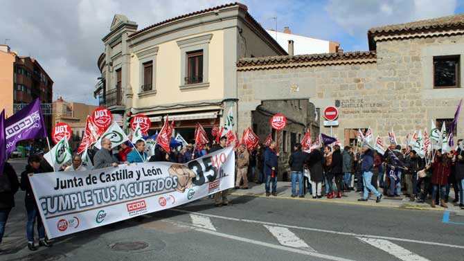 Concentración ante la Delegación Territorial de la Junta.