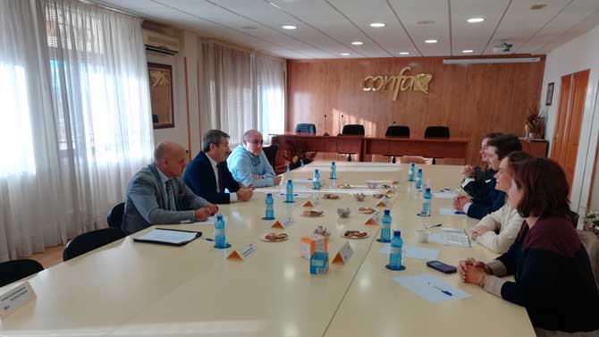 Reunión de Confae con los candidatos de Vox.