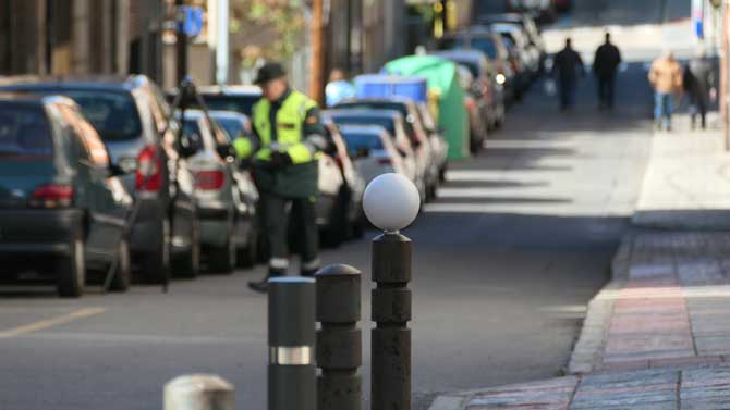 Especialistas trabajan en la reconstrucción del atropello mortal de un joven.