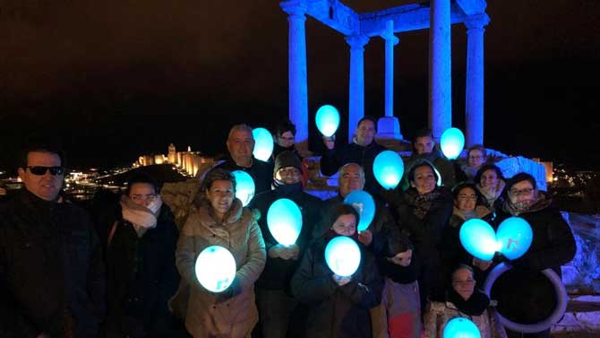 Iluminación azul de los Cuatro Postes con motivo del Día de la Diabetes.