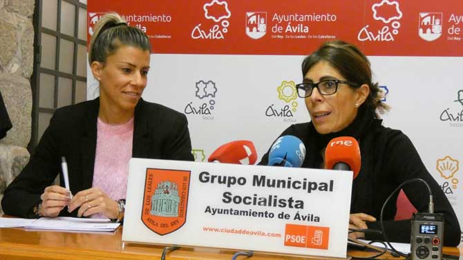 Eva Arias y Yolanda Vázquez en rueda de prensa.