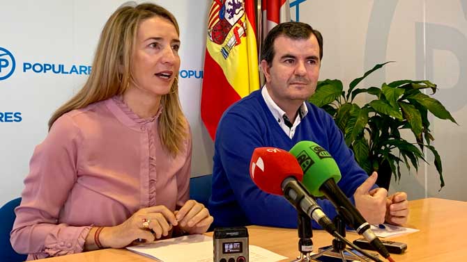Alicia García y Juan Pablo Martín en rueda de prensa.