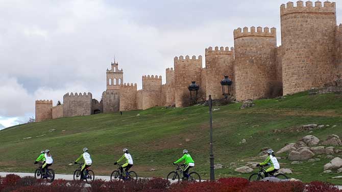 Llegada a Ávila de la la ruta ‘MovingforClimate NOW’.