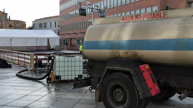 Preparativos del montaje de la pista de hielo.