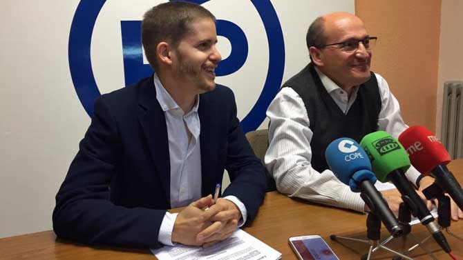 Miguel Encinar y Miguel Ángel Abad, concejales del PP.