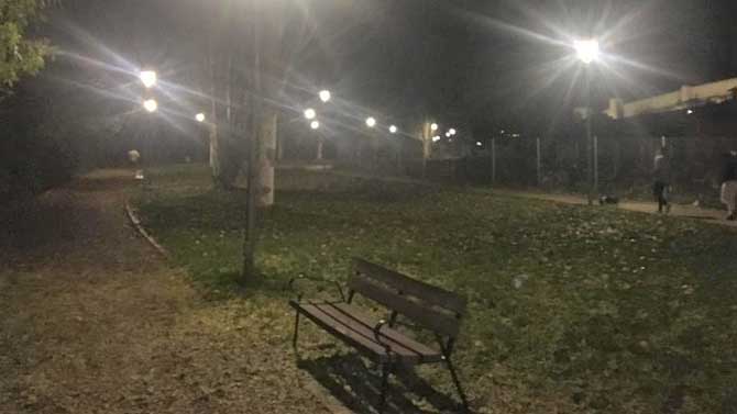 Ilumimación en el paseo de la ribera del Adaja.