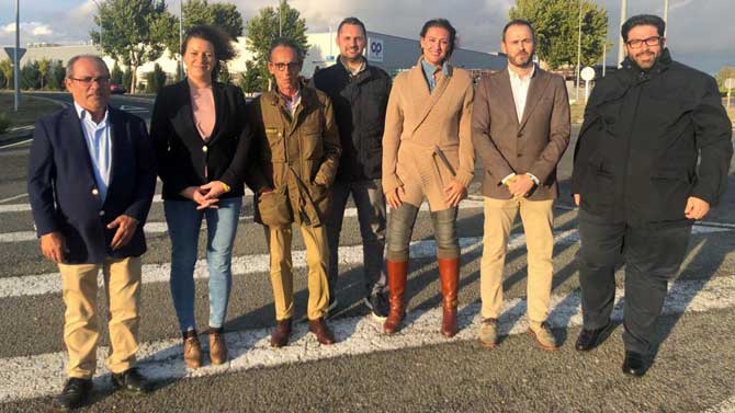 Candidatos de Por Ávila en el Polígono Industrial de Arévalo.