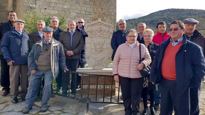 Inauguraci&oacute;n del escudo de Hoyorredondo.