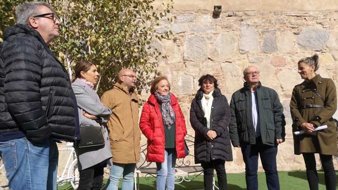 Soledad Murillo, tercera por la derecha, durante su visita a Ávila.