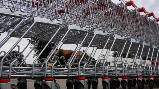 Carritos en un súpermercado.