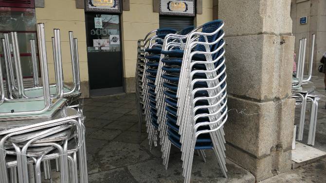 Establecimiento de hostelería cerrada por las nuevas medidas contra la pandemia.