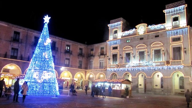 Imagen de archivo de iluminación de Navidad en Ávila.