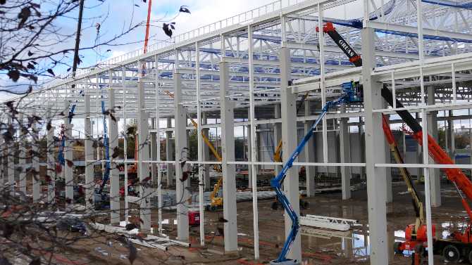 Obras de la nueva factoría de Nissan.