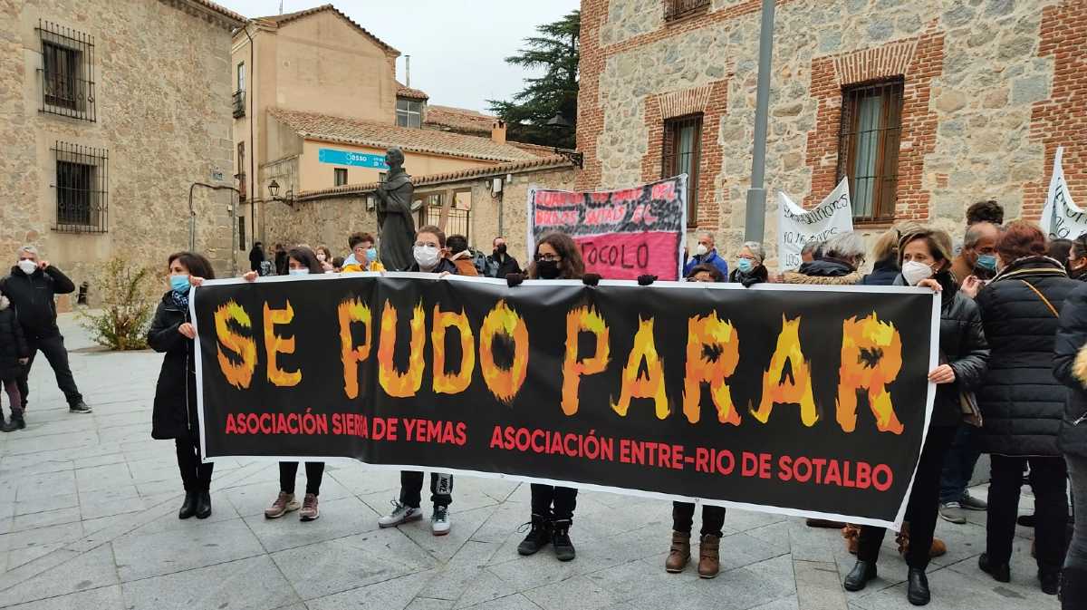 Manifestación para exigir responsabilidades por el incendio de la Paramera el 20 de noviembre.